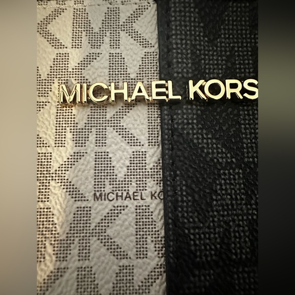Michael Kors Mercer Medium Messenger Signature Logo Crossbody Bag Vanilla Black - Picture 6 of 6